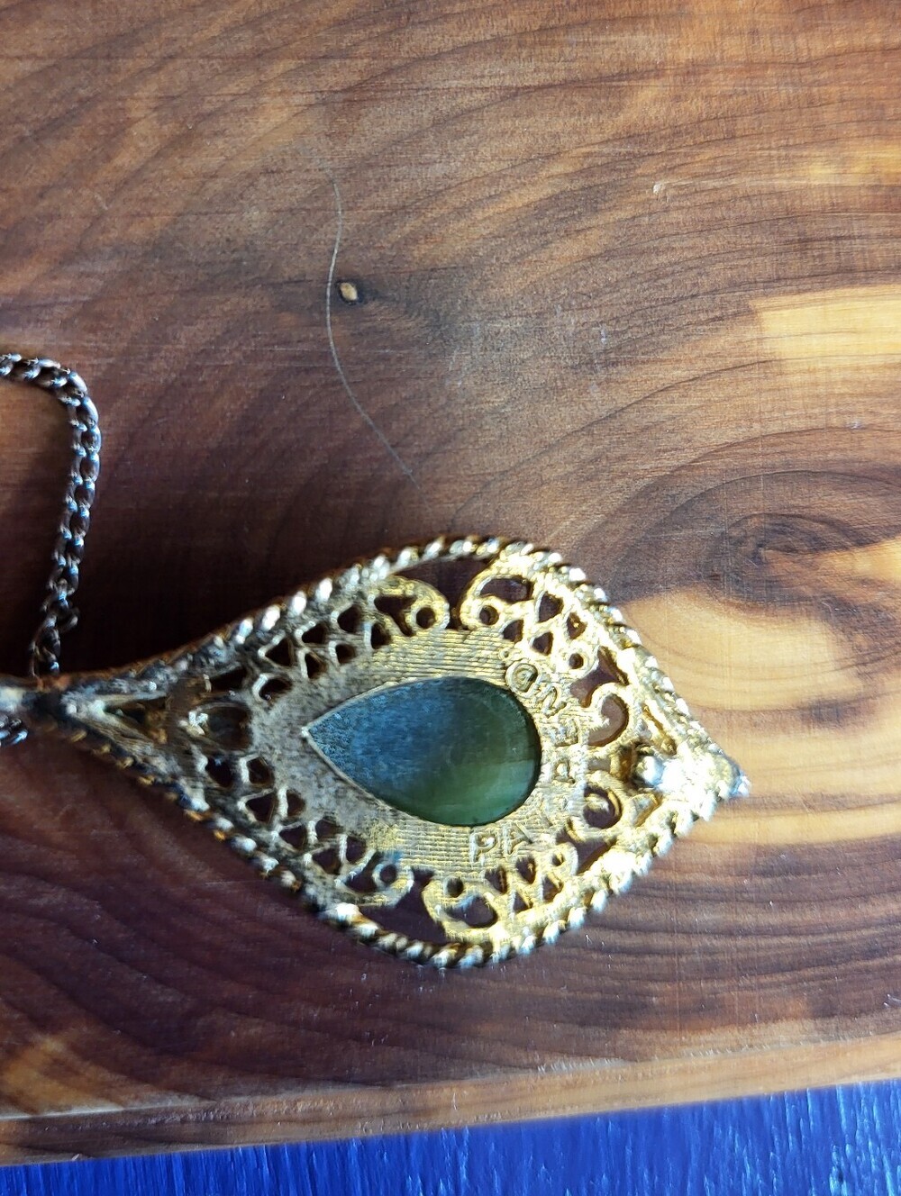 JADE/ DIAMOND/PEARL GOLD TONE NECKLACE VINTAGE 70s STAMPED "PAT PEND" - Picture 3 of 4